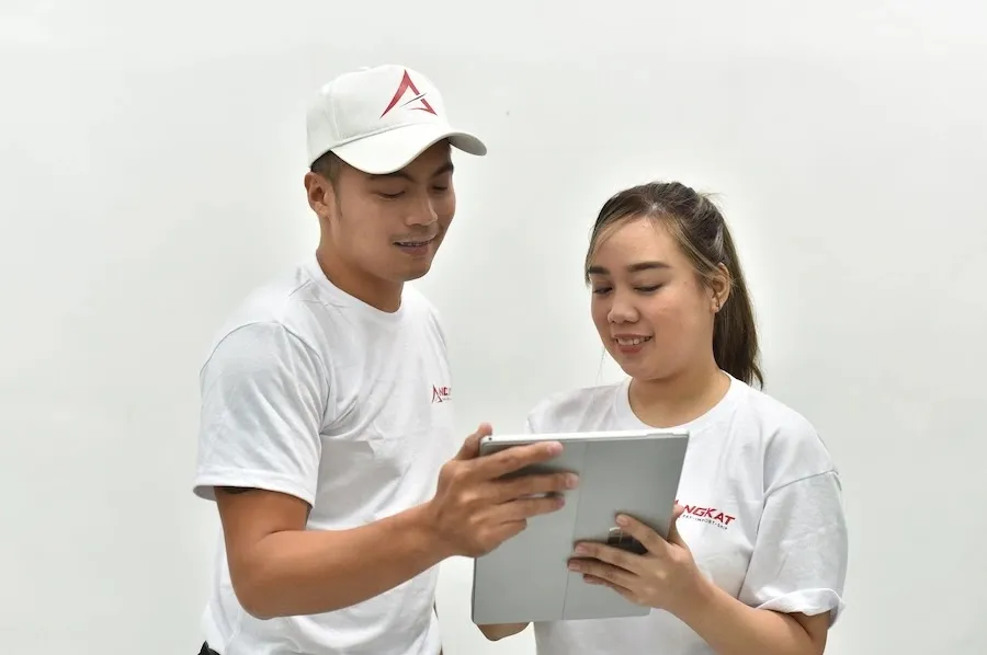 Angkat team reviewing shipments together